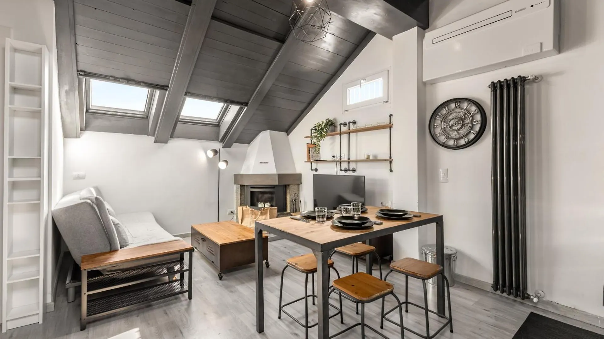 Tortona Metro 200M - Charming Attic - Wifi Διαμέρισμα Μιλάνο 0*,