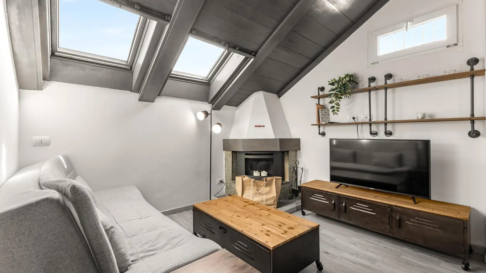 Tortona Metro 200M - Charming Attic - Wifi Διαμέρισμα Μιλάνο